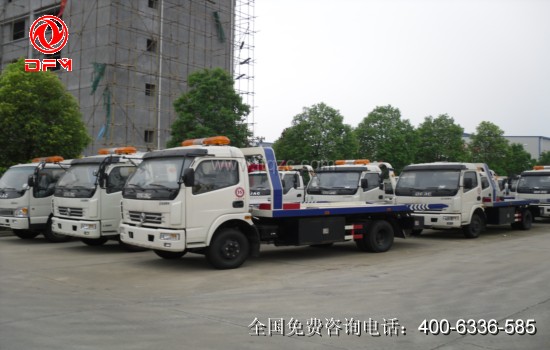 平板一拖二清障車現(xiàn)車停車場(chǎng)