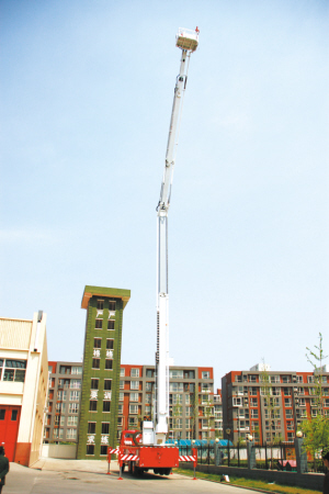 32米登高平臺(tái)消防車