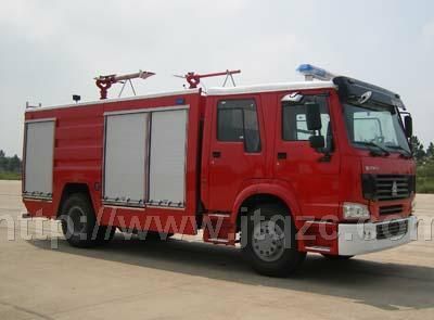 豪沃干粉泡沫聯(lián)用消防車(chē)